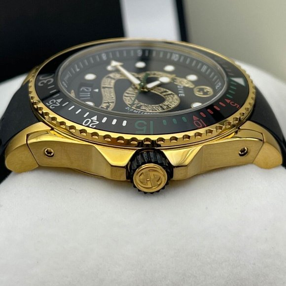 Gucci XL 45mm "BRAND NEW" Gold Snake Black Dial Rubber Band Swiss Watch YA136219 - Picture 4 of 8